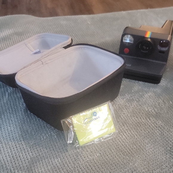 Polaroid Instant Camera - Black with Rainbow Accent - Picture 8 of 9